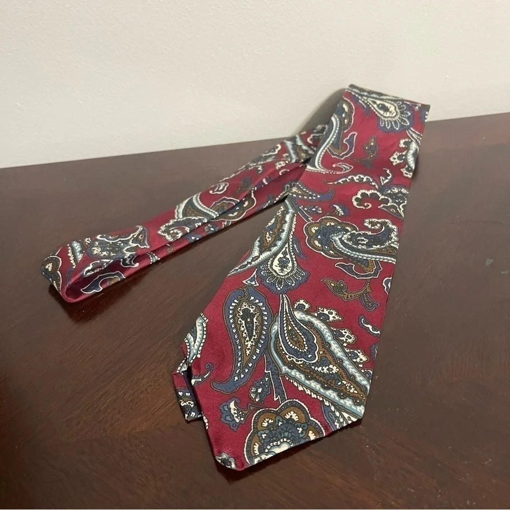 Mario Valentino 100% Italian‎ Silk Tie